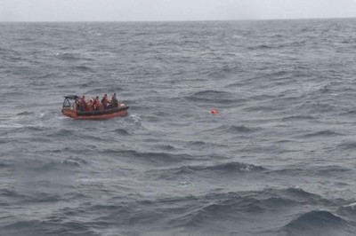 Cứu nạn 23 thuyền viên, hành khách bị chìm cano ở Cù Lao Chàm