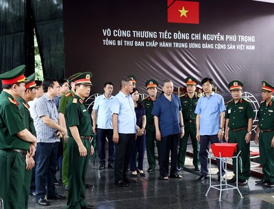 Chủ tịch nước Tô Lâm kiểm tra nơi yên nghỉ của Tổng Bí thư Nguyễn Phú Trọng