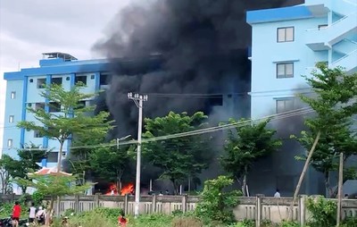Hỏa hoạn tại nhà giữ xe bệnh viện ở Quảng Nam đã thiêu rụi 12 xe máy