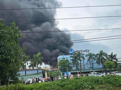 Thái Bình: Cháy lớn tại Công ty TNHH Hoa Việt, 12 công nhân bị bỏng