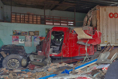Đắk Nông : Tạm giữ tài xế container lao vào nhà dân khiến 3 người tử vong