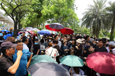 Hàng nghìn người dân đội nắng tiễn đưa Tổng Bí thư Nguyễn Phú Trọng về nơi an nghỉ cuối cùng