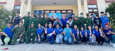 Bình Thuận: Đoàn viên, thanh niên tổ chức thu gom rác thải tại bờ biển