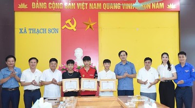 Hà Tĩnh: Ba học sinh dũng cảm cứu sống 2 em nhỏ bị đuối nước