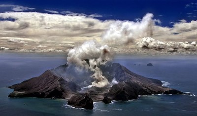 New Zealand: Núi lửa White Island phun trào, nhiều chuyến bay bị hủy bỏ