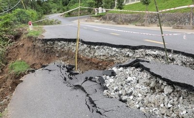 Thanh Hóa: Sạt lở trên Quốc lộ 15C nối huyện biên giới Mường Lát