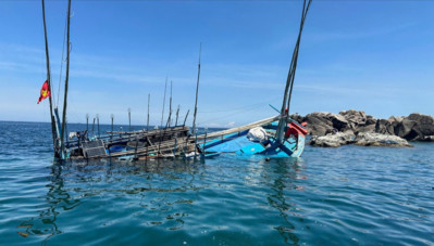 Cứu thành công tàu cá của ngư dân Bình Định gặp nạn tại vùng biển Cam Ranh