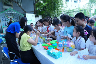 Ngày hội "Phân loại rác tại nguồn" thu hút gần 2.000 học sinh tham dự