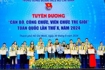 Tuyên dương 85 gương “Cán bộ, công chức, viên chức trẻ, giỏi” toàn quốc lần thứ 10