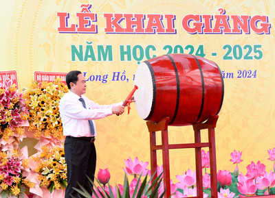 Chủ tịch Quốc hội Trần Thanh Mẫn dự Lễ khai giảng năm học 2024 - 2025 tại Vĩnh Long