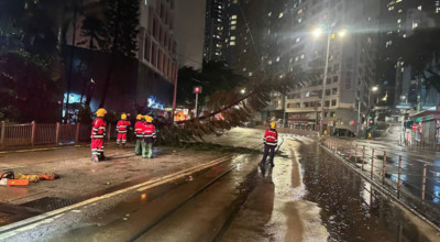 Hong Kong: Cho học sinh nghỉ học, hoãn gần 40 chuyến bay đề phòng bão Yagi