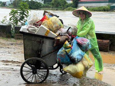 Người lao công chống bão