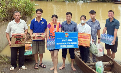 Nước sông Cầu tràn qua đê bối tại thôn Đa Hội, xã Hợp Thịnh (huyện Hiệp Hòa, tỉnh Bắc Giang)