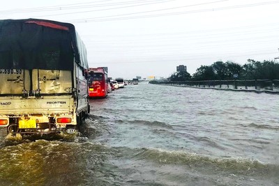 Huy động trạm bơm chống ngập cao tốc Pháp Vân - Cầu Giẽ