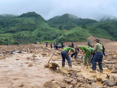 Lào Cai tạm đình chỉ công tác 2 chủ tịch xã né tránh phòng chống bão lũ