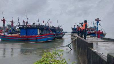 Bộ đội Biên phòng Thừa Thiên Huế kêu gọi hơn 1.844 tàu thuyền vào bờ tránh trú trước cơn bão số 4