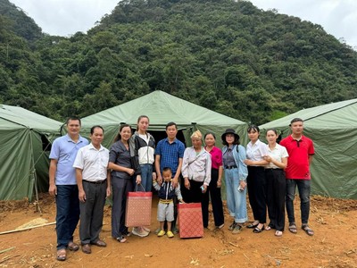 Lương Thùy Linh nhận bảo trợ cho 2 em bé mất cả cha lẫn mẹ ở Cao Bằng