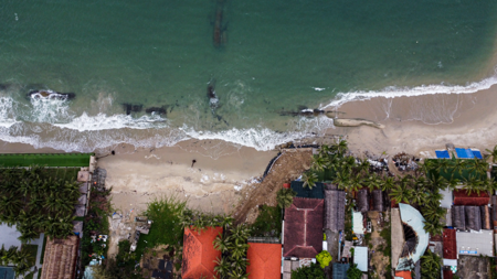 Bãi biển bao năm bị sóng 'ngoạm' ở Hội An trước giờ siêu bão Noru đổ bộ