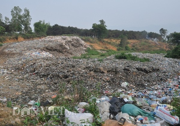 Yên Bái: Dân không ăn, không ngủ nổi vì bãi rác trên đỉnh đồi Pú Lo