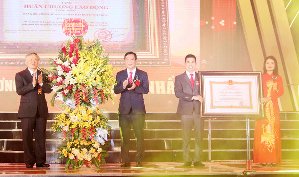 Hiệp Hòa (Bắc Giang) đón nhận Huân chương Lao động hạng Nhất