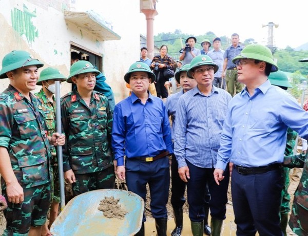Nghệ An: Chủ tịch UBND tỉnh trực tiếp thăm hỏi động viên, chỉ đạo khắc phục lũ quét tại huyện Kỳ Sơn