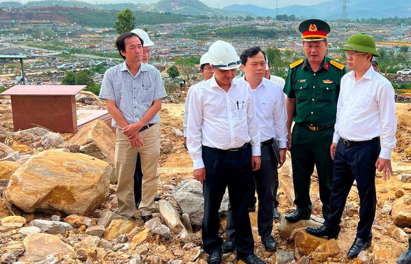 Đà Nẵng: Nhanh chóng khắc phục sạt lở và sửa chữa ngôi mộ cho dân