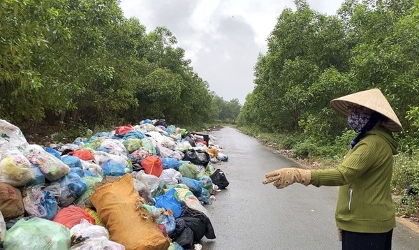 Quảng Nam: Rác thải sinh hoạt tràn lan Cụm công nghiệp Chợ Lò