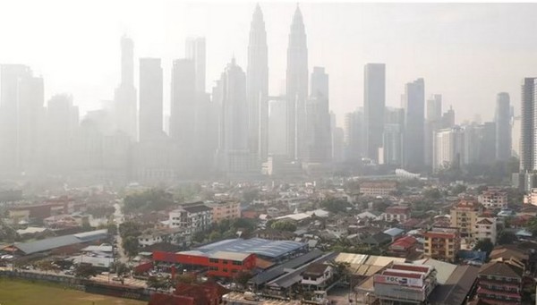 Malaysia “gieo mây” tạo mưa, đóng cửa trường học vì ô nhiễm không khí